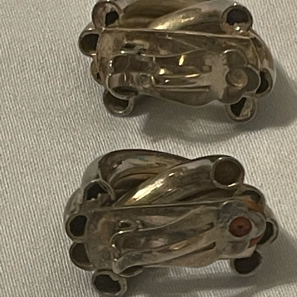 Silver‎ Knot Clip-On Earrings - Picture 2 of 2
